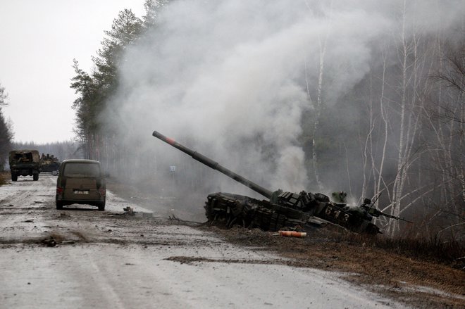 Ruski prodor se po mnenju zahodnih obveščevalcev upočasnjuje. FOTO: Anatolii Stepanov/AFP
