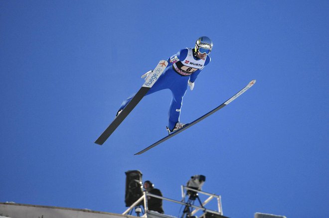 Timi Zajc je z reprezentančnimi kolegi v Lahtiju poletel do drugega mesta. FOTO: Antti Yrjonen/AFP
