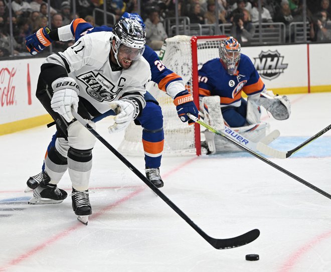 Anže Kopitar med tekmo z Islandersi. FOTO: Jayne Kamin-oncea/Usa Today Sports
