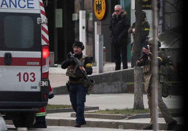 Ker je zveza Nato sklenila, da ne pošlje sil v Ukrajino, bo podpora oboroženemu odporu od zunaj življenjskega pomena v vojni s premočnim ruskim agresorjem. FOTO: Carlos Barria/Reuters
