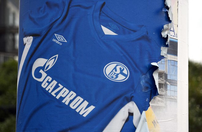 Gazpromovemu sponzorstvu so se odpovedali tudi v nemškem nogometnem klubu Schalke 04. FOTO: AFP
