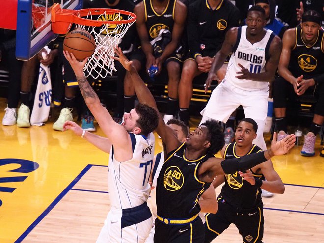 Luka Dončić je bil neustavljiv v zaključnih minutah gostovanja v San Francsicu in je bil tudi ključni mož Dallasovega preobrata. FOTO: Kelley L Cox/Usa Today Sports
