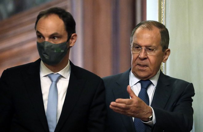 Zunanji minister Anže Logar se je v svojem mandatu že srečal z ruskim kolegom Sergejem Lavrovom. Foto Maxim Shipenkov/AFP
