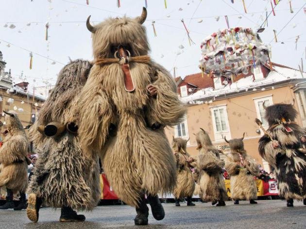 Kurenti so bitja, ki živijo le nekaj dni v letu, zato so srečanja z njimi vedno nekaj posebnega. FOTO: Dokumentacija Dela
