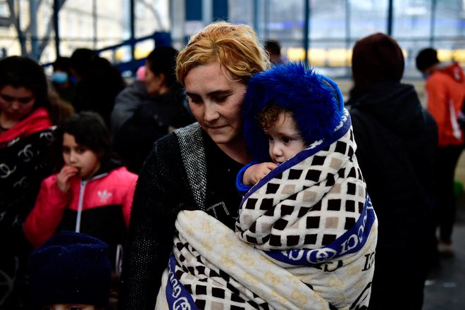 Številni begunci iz Ukrajine beže v Italijo, kjer že živi številčna ukrajinska diaspora. FOTO:&nbsp;Marton Monus/Reuters
