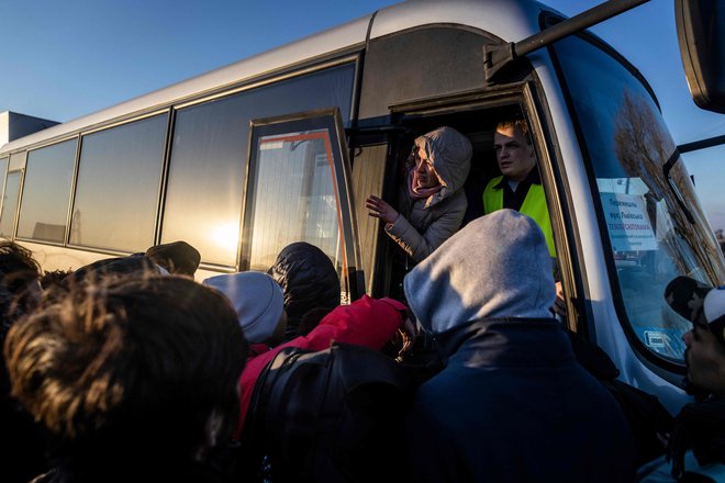 Večina držav v tej novi humanitarni intervenciji bo begunce sprejela na podlagi politik in premisleka v svojih državah. FOTO: Wojtek Radwanski/AFP
