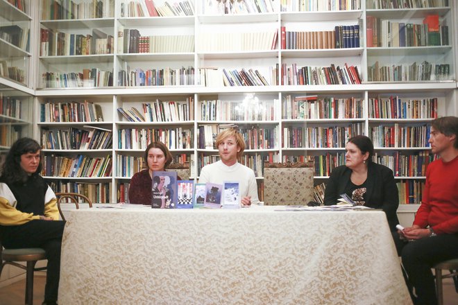 Od leve proti desni: Nežka Štruc, Katja Šifkovič, Aljaž Koprivnikar, Uršula Cetinski, Aleš Šteger FOTO: Nina Pernat
