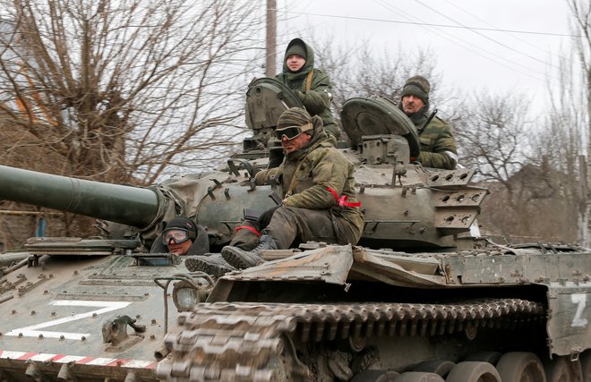 Separatistični vojaki v Donbasu. FOTO:&nbsp;Alexander Ermochenko/Reuters
