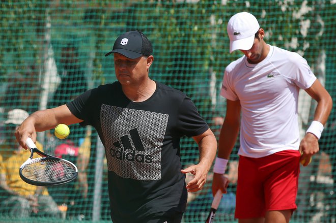 Novak Đoković in Marian Vajda med treningom v Beogradu leta 2018. FOTO: Marko Djurica/Reuters
