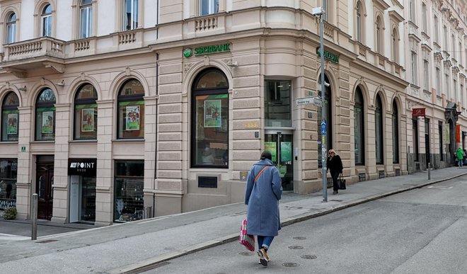 Sberbank ima dobrih 40.000 strank. FOTO: Blaž Samec/Delo
