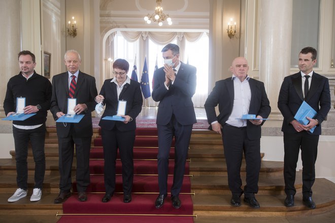Predsednik Borut Pahor je vročil državna odlikovanja vrhunskim slovenskim športnim trenerjem. FOTO: Jure Eržen
