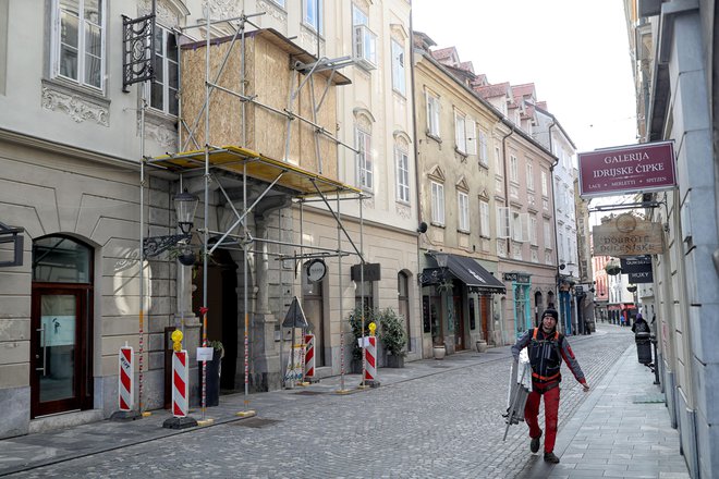 Obrtnikom se zdi, da je nadzor nad njihovim opravljanjem servisnih storitev v Ljubljani pretiran. FOTO: Blaž Samec
