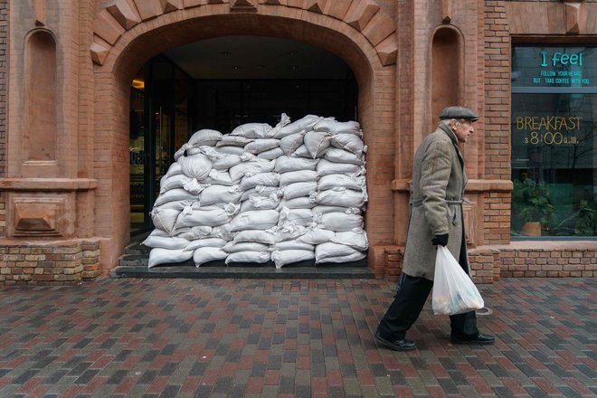 Ukrajinci se pripravljajo na obrambo svojih mest.

FOTO: Emre Caylak/AFP
