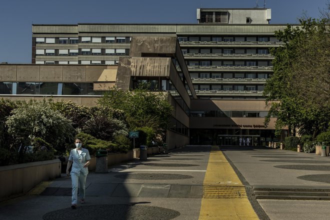 V sanacijo bodo vključeni prostori glavne stavbe in prostori starega dela stavbe UKC. FOTO: Voranc Vogel/Delo
