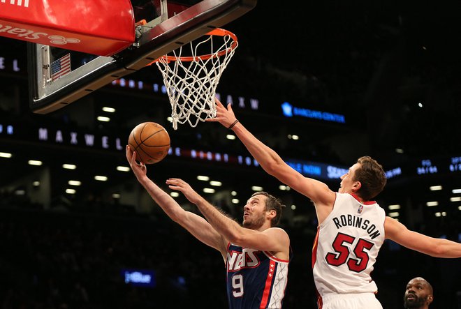 Goran Dragić (z žogo) je tokrat dosegel devet točk. FOTO: Andy Marlin/Usa Today Sports
