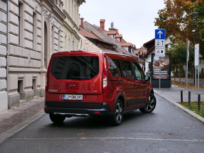 Tourneo connect active z vsemi doplačili ni ravno poceni. FOTO: Blaž Kondža
