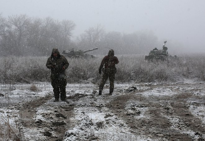 Ukrajinsko topništvo v okolici Luganska. FOTO: Anatoli Stepanov/AFP
