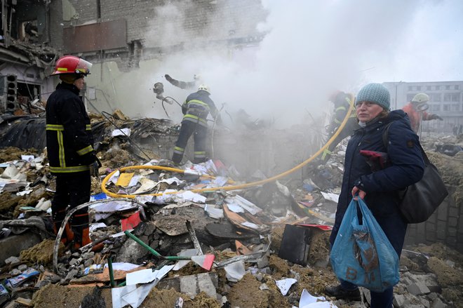 Številna ukrajinska mesta so v ruševinah. Tretji krog pogajanj naj bi v Belorusiji potekal na začetku prihodnjega tedna. FOTO: Vjačeslav Ratinski/Reuters
