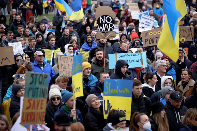 Med &raquo;nas&laquo; pa ne uvrščam le Ukrajincev, temveč celotno globalno skupnost, s katero gojimo enake vrednote, ki skrbi za miren razvoj in človeško življenje vrednosti nad vsem, je zapisala Olesia Marković Oleško. FOTO: Henry Nicholls/Reuters

