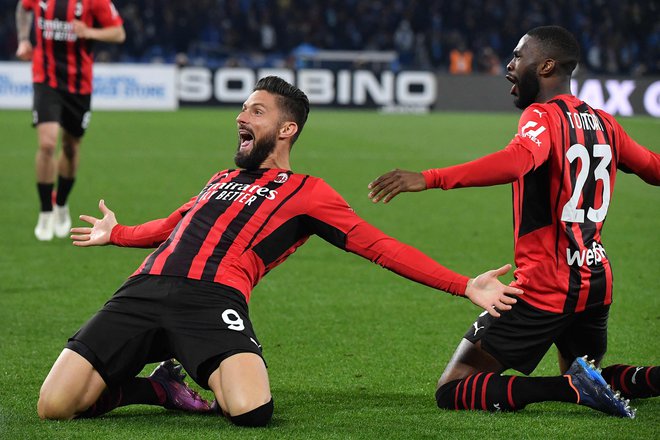 Milanov francoski veteran v konici napada Olivier Giroud je odločil derbi v Neaplju. FOTO: Tiziana Fabi/AFP
