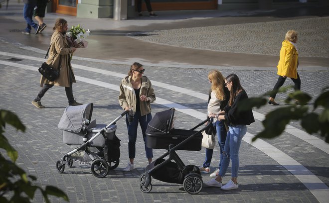 Ženske so morda res šibkejše, a nikakor ne slabše. Dobro misleči človek pa si želi, da bi tudi njihovo miselnost in čustva vključili v oblikovanje politike. Foto Jože Suhadolnik/Delo
