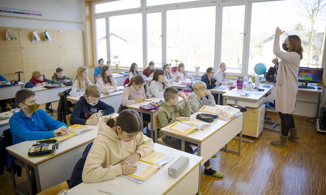 Večina šol in vrtcev bo v sredo zagotavljala nujno varstvo.&nbsp;Foto Jože Suhadolnik/delo
