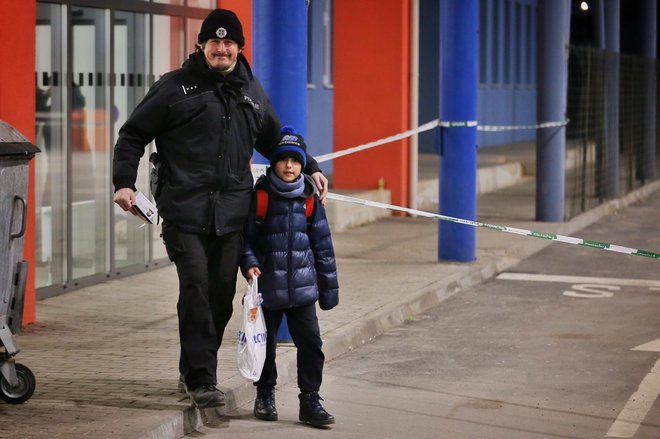 Za dečka so poskrbeli slovaški mejni policisti, ki so ga označili za junaka. FOTO: Slovaško notranje ministrstvo
