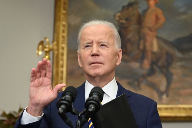 Ameriški predsednik Joe Biden Rusijo udarja tam, kijer najbolj boli - pri fosilnih gorivih. FOTO: Jim Watson/Afp
