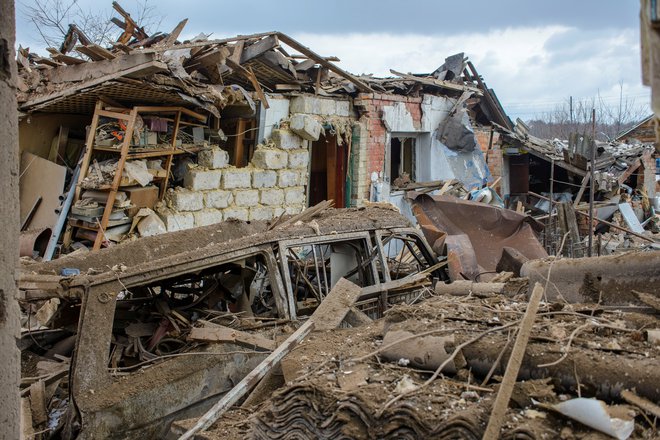 Uničenje v Sumiju, ki je tudi danes na seznamu mest, v katerih naj bi vzpostavili hu anitarni koridor za evakuacijo. FOTO: Andrey Mozgovoy via Reuters
