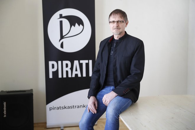 Boštjan Tavčar, novi predsednik Piratske stranke, želi stranko popeljati v vlado. FOTO:&nbsp;Leon Vidic/Delo
