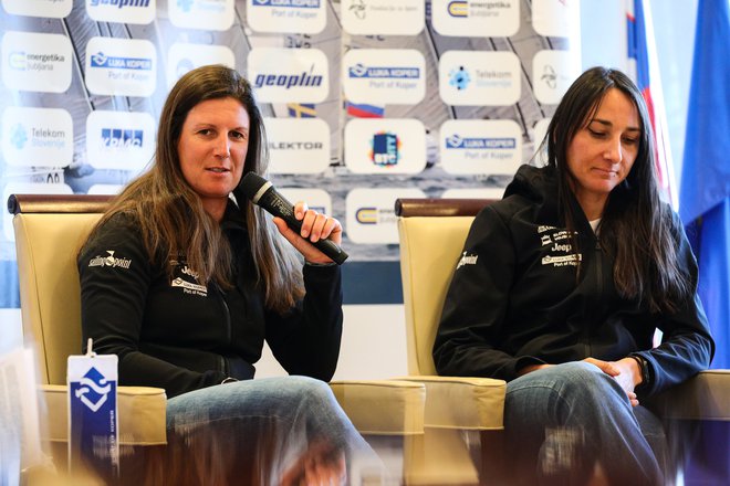 Tina Mrak (levo) in Veronika Macarol sta dvakrat osvojili naslov evropskih prvakinj, na svetovnem prvenstvu sta bili tretji. FOTO: Črt Piksi/Delo
