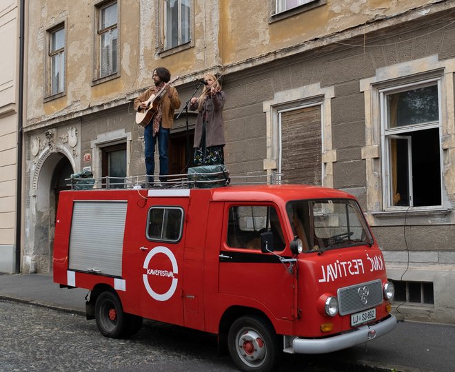 Duo Zajtrk bo tudi letos nastopil na Kavč festivalu. Foto Anamarija Nađ
