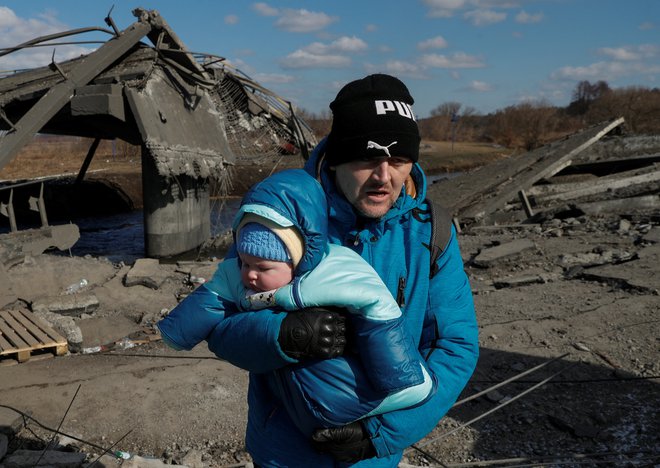 Černigov obkrožajo ruske sile, zato bi bil odhod zelo nevaren. FOTO: Valentyn Ogirenko/Reuters
