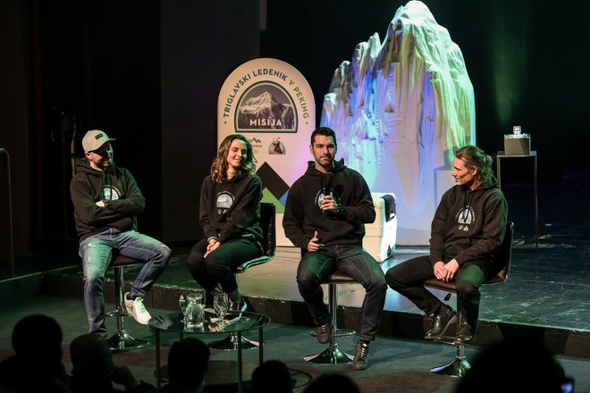 Za uigrano ekipo, v kateri so bili poleg Cirila še Rok, Alena, Marko in Tomaž, je bilo potovanje življenjska dogodivščina, pa tudi trdo delo. FOTO: Črt Piksi/Delo
