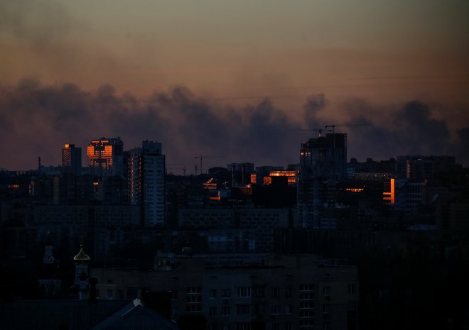 Kijev po obstreljevanju. FOTO: Gleb Garanich/Reuters
