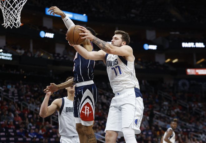 Luka Dončić je tokrat zbral kar 14 skokov. FOTO: Troy Taormina/Usa Today Sports
