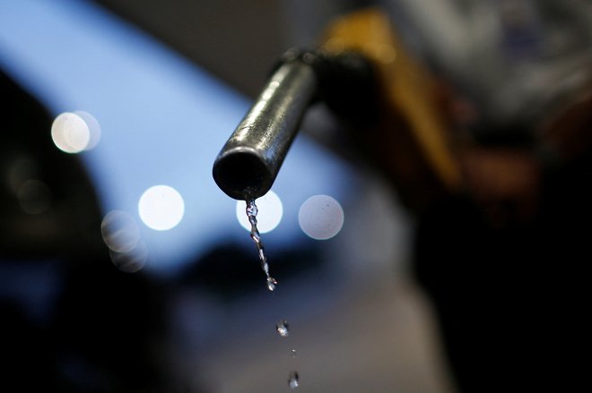 V tem tednu sta se podražila bencin in dizel; jima v torek sledi kurilno olje? FOTO: Adriano Machado/Reuters

