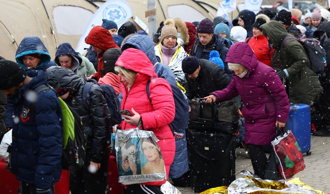 Češke oblasti ocenjujejo, da je od začetka ruske invazije na Ukrajino doslej v državo prispelo približno 200.000 beguncev, od tega polovica otrok.  FOTO: Fabrizio Bensch/Reuters
