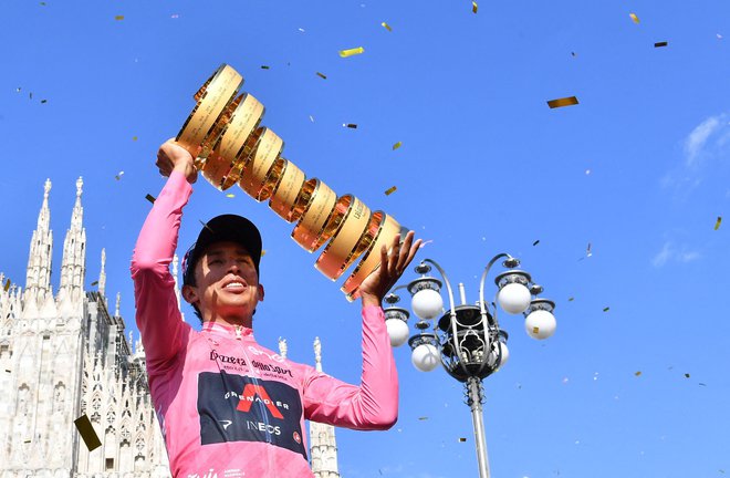 Zmagovalec francoske pentlje iz leta 2019 Egan bernal&nbsp; je vsega šest tednov po hudi nesreči že opravil prvi trening na kolesu. FOTO: Jennifer Lorenzini/Reuters
