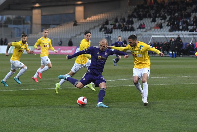 Mariborčani so se reševali tudi proti Sobočanom, lahko pa bi bilo drugače, če bi prvi strelec Ognjen Mudrinski v prvem polčasu izkoristil veliko priložnost. FOTO: Medispeed
