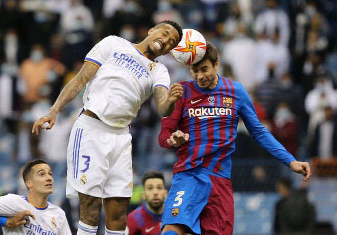 V španski nogometni ligi bo veliki derbi med Realom in Barcelono. FOTO: Ahmed Yosri/Reuters
