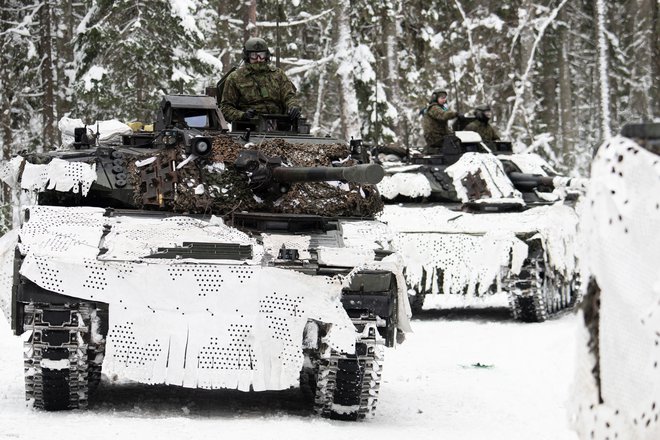 Namen vaje je preizkusiti in izboljšati pripravljenost zavezniških sil za bojevanje v težkih razmerah, ki jih prinašata mraz in arktično okolje. Foto: Alain Jocard/Afp
