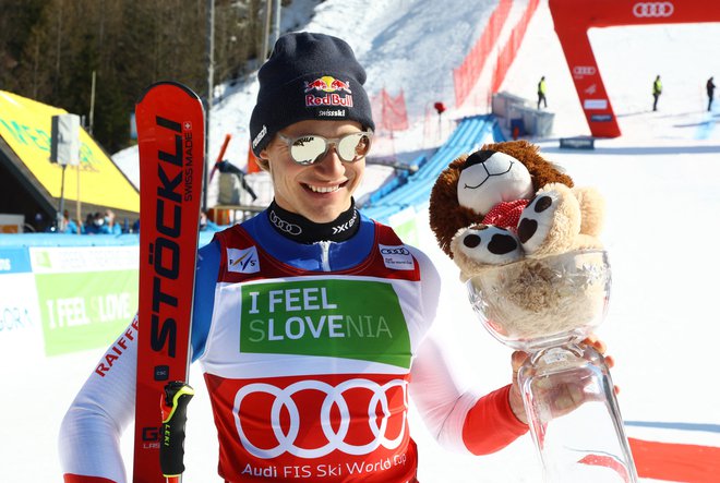 Kljub rahlemu nezadovoljstvu nad razpletom obeh veleslalomov v Kranjski Gori si je Odermatt (na fotografiji) v nedeljo vendarle dal duška. FOTO: Borut Živulović/Reuters
