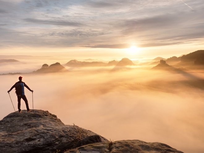 Če tehtate okoli 73 kg, boste po enournem pohodu pokurili okoli 600 kalorij. FOTO: Shutterstock
