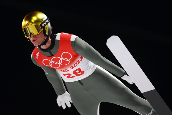 Daniel Andre Tande med olimpijskimi igrami. FOTO: Kai Pfaffenbach/Reuters
