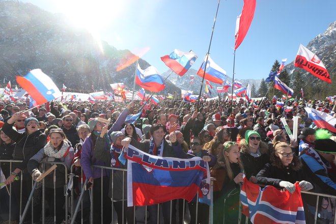 Prvič po treh letih bodo praznik smučarskih poletov pod Poncami zaznamovali tudi gledalci. FOTO: Marko Feist
