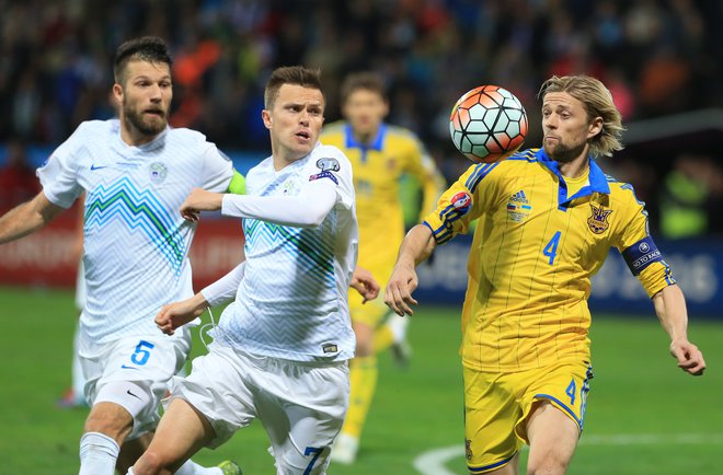 V dodatnih kvalifikacijah za Euro 2016 je bil Anatolij Timoščenko v kapetanski vlogi proti Sloveniji. FOTO: Tadej Regent
