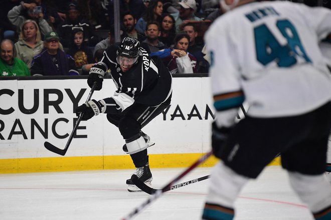 Prvi gol na tekmi Anžeta Kopitarja je Los Angelesu odprl pot do prepričljive zmage v San Joseju. FOTO: Gary A. Vasquez/Usa Today Sports
