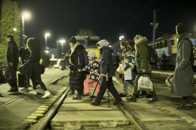 EU je ob ukrajinski vojni prvič aktivirala direktivo o začasni zaščiti, ki omogoča, da pridejo beguni do pravic po hitrejšem postoku. Foto Jure Eržen
