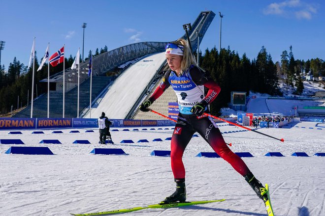 Tiril Eckhoff je dobila šprint v neposredni bližini slovite skakalnice na Holmenkollnu. FOTO: Terje Bendiksby/AFP
